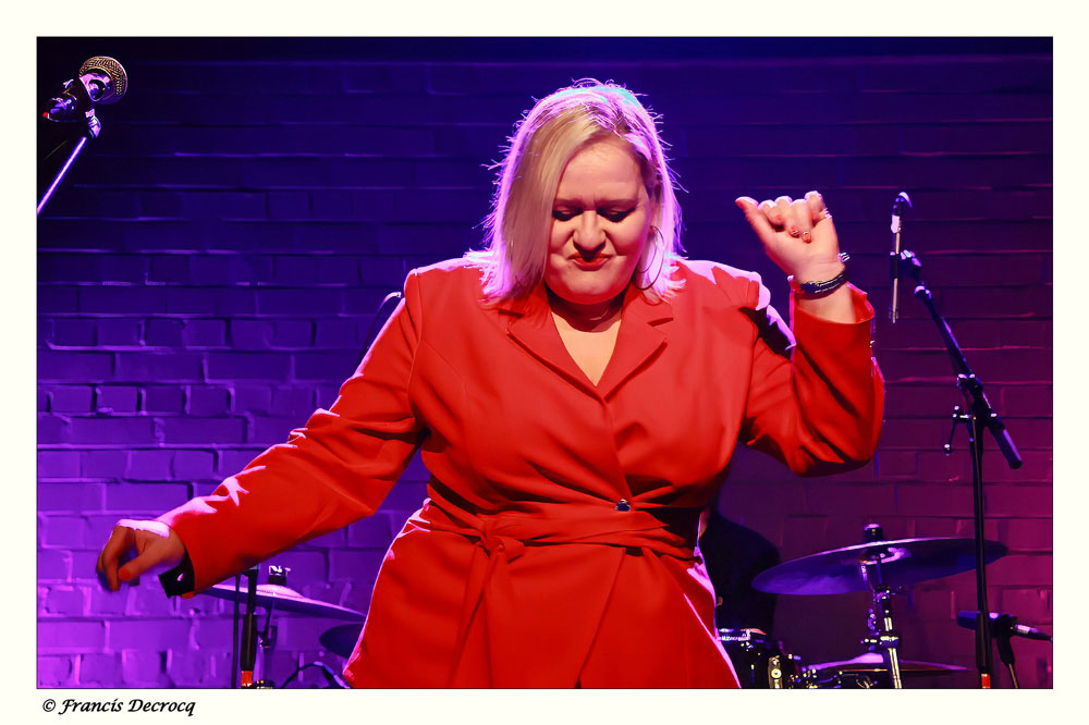Emma Wilson on stage, Menen